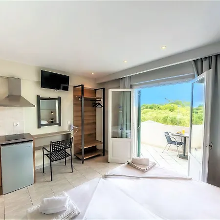 Nikos - Poolside Getaways In Kavos, Corfu 3*