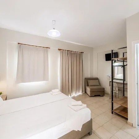 Nikos - Poolside Getaways In Kavos, Corfu Aparthotel
