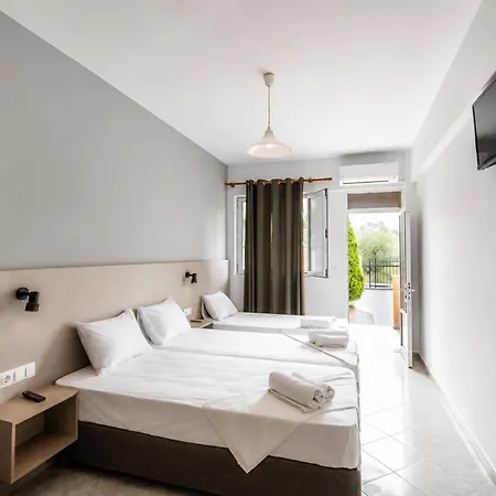 Nikos - Poolside Getaways In Kavos, Corfu Aparthotel