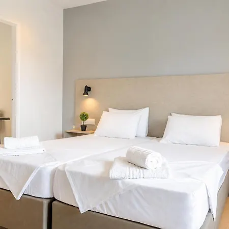 Nikos - Poolside Getaways In Kavos, Corfu 3* Kávos