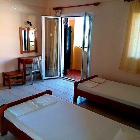 Nikos - Poolside Getaways In Kavos, Corfu 3* Kávos