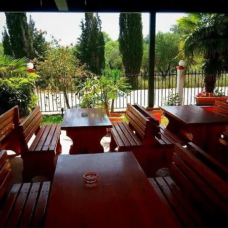 Nikos - Poolside Getaways In Kavos, Corfu 3* Kávos