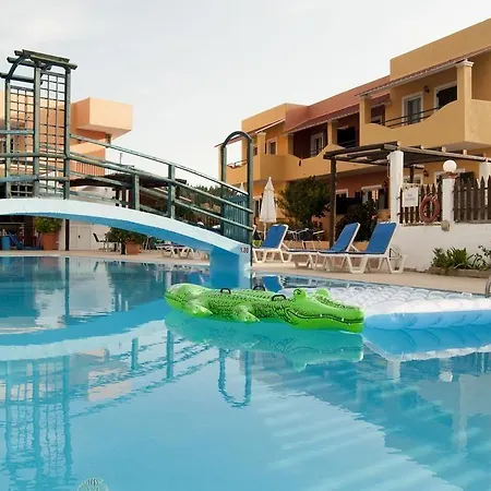 Nikos - Poolside Getaways In Kavos, Corfu Kávos
