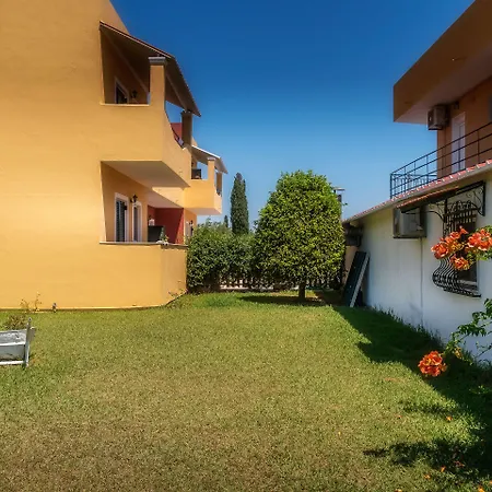 Appart hôtel Nikos - Poolside Getaways In Kavos, Corfu 3*