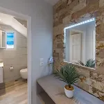 Nikos