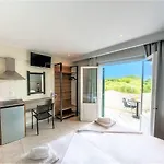 Nikos 3*