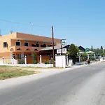 Nikos 3* Kávos