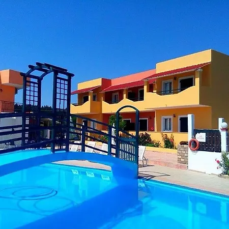 Nikos - Poolside Getaways In Kavos, Corfu 公寓式酒店