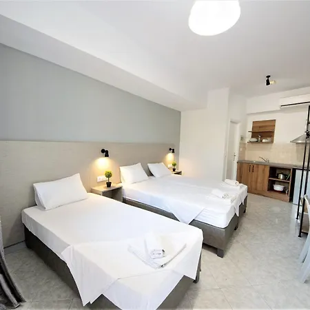 Nikos - Poolside Getaways In Kavos, Corfu 公寓式酒店