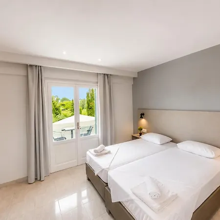 Nikos - Poolside Getaways In Kavos, Corfu 公寓式酒店 卡沃斯