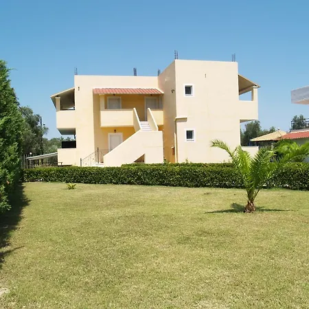 מלון דירות Nikos - Poolside Getaways In Kavos, Corfu 3*
