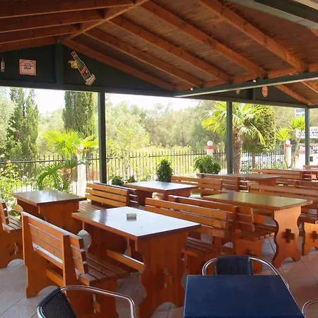 Nikos Hotel de apartamente